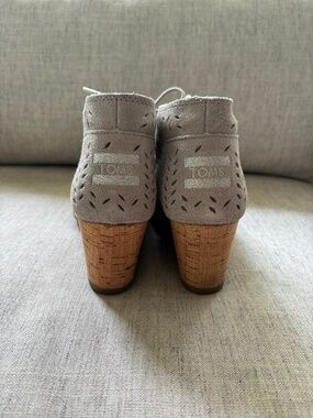 TOMS Wedge Heels for Women. Size 6.5 Grey